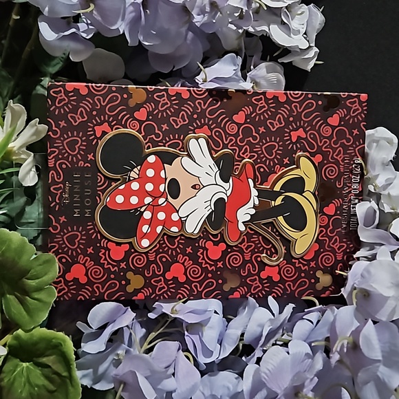 Disney  Minnie Mouse 12 Color Eyeshadow Pallet  NWT - Picture 1 of 5